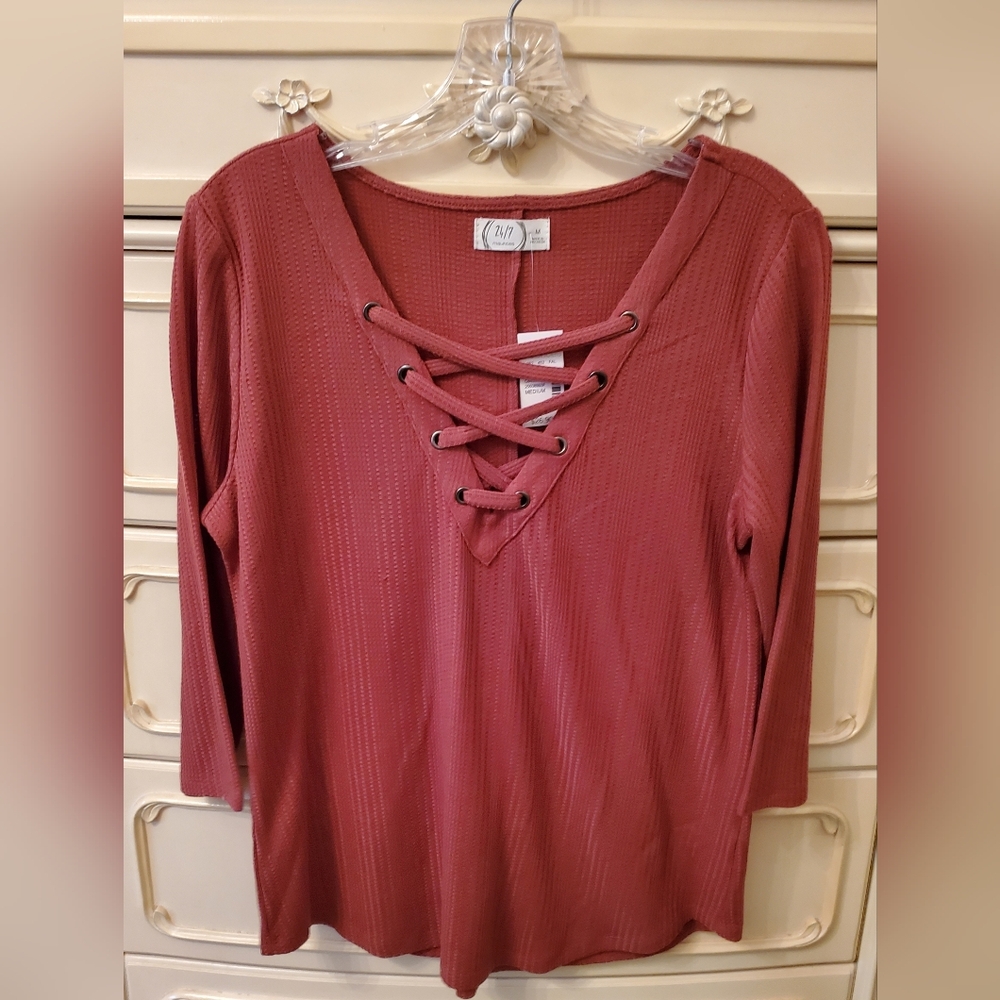 NWT Maurices Brick Red Top M